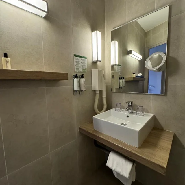 غرفة بسرير مزدوج بإطلالة على المسبح بشرفة، Boutique Hotel and Spa la Villa Cap Ferrat 4/5
