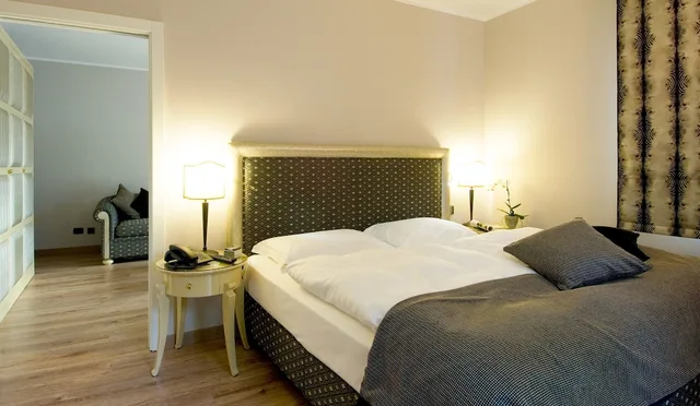 Suite, Queen Bed, Sofa, Sauna، Parc Hotel Flora 3/9