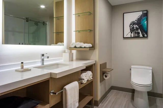 Club, 2 Queen Beds, Patio, Delta Hotels by Marriott Ontario Airport 2/2