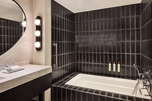 جناح بغرفة نوم واحدة، Renaissance Phoenix Glendale Hotel And Spa 2/3