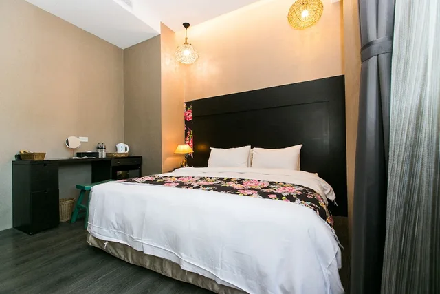 غرفة أساسية بسرير كوين بحوض استحمام، Pokara Resort 2/4