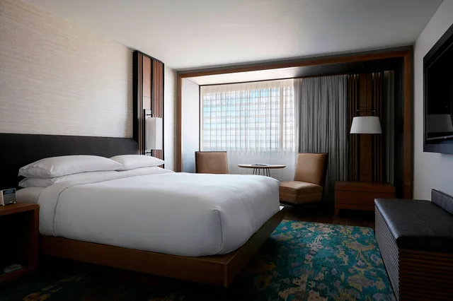 غرفة ركنية بسرير كينج، Charlotte Marriott City Center 2/4