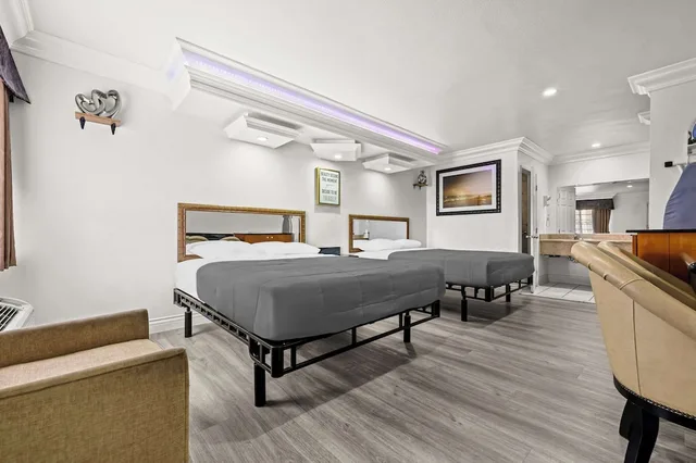 غرفة قياسية بسريرين كوين، Rodeway Inn Santa Ana - Garden Grove 2/3