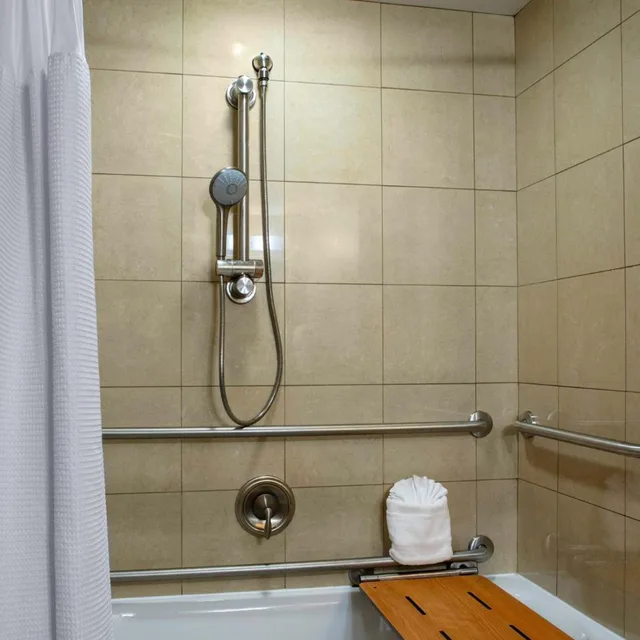 غرفة بسريرين كوين لذوي الإعاقة، CROWNE PLAZA BOSTON - WOBURN 3/4