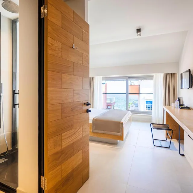 Deluxe, Double Bed, Lateral Side Sea View، Lei Hotel 8/8