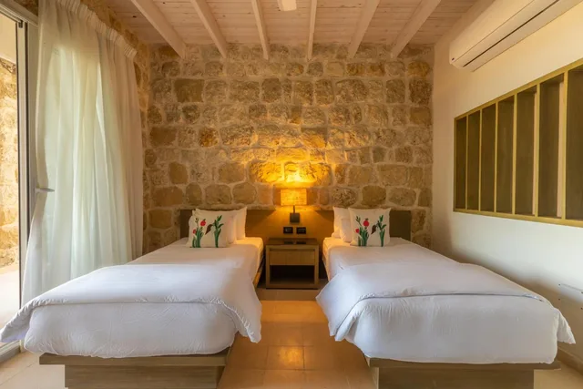 غرفة قياسية بسريرين منفصلين بإطلالة على البحر، Wadi Sabarah Lodge 1/6