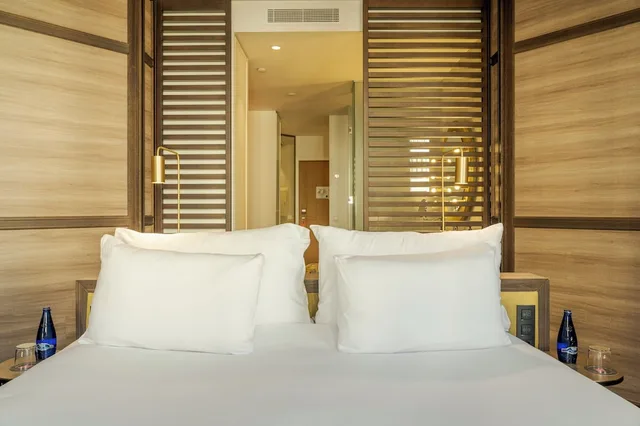 غرفة ديلوكس غراند بسرير كوين بإطلالة، Pestana CR7 Gran Vía 6/9