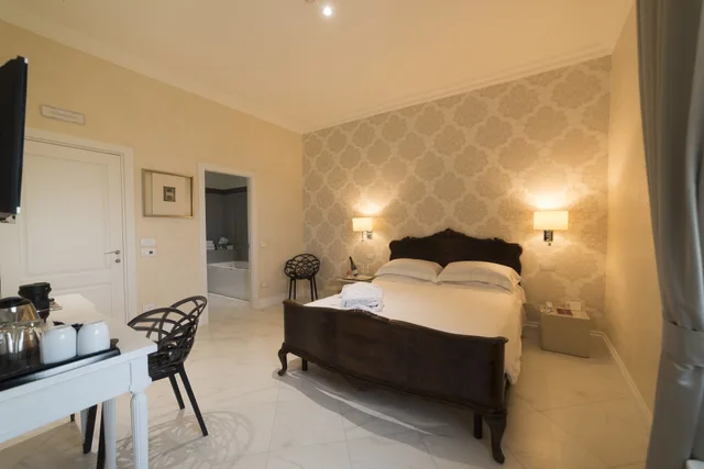 Superior, Double Bed, Jetted Tub, Hotel Altavilla 1/2