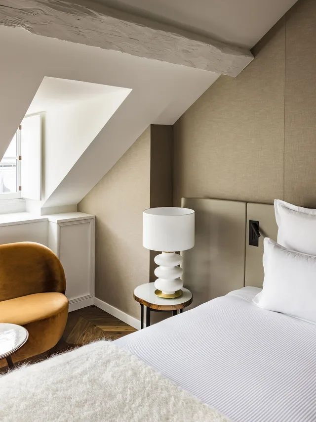 James Joyce, Signature, Suite, King Bed, Sofa، Pavillon Faubourg Saint-Germain & Spa 2/3