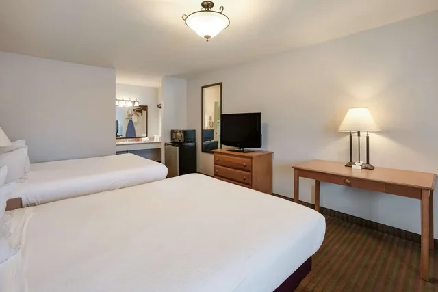 غرفة بسريرين كوين، SureStay Hotel By Best Western Leesville 2/5