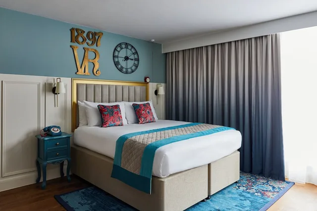 غرفة قياسية بسرير كينج لذوي الإعاقة، Hotel Indigo Chester 1/3