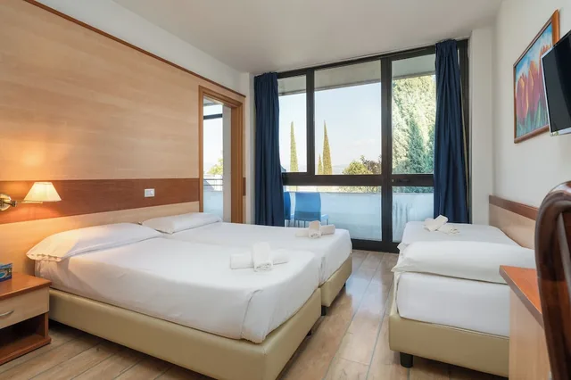 غرفة عائلية بأربعة أسرّة، Centro Turistico Gardesano 2/10