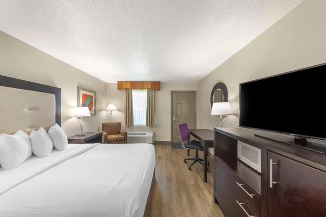 غرفة بسرير كوين لذوي الإعاقة، Best Western Athens Inn 1/6