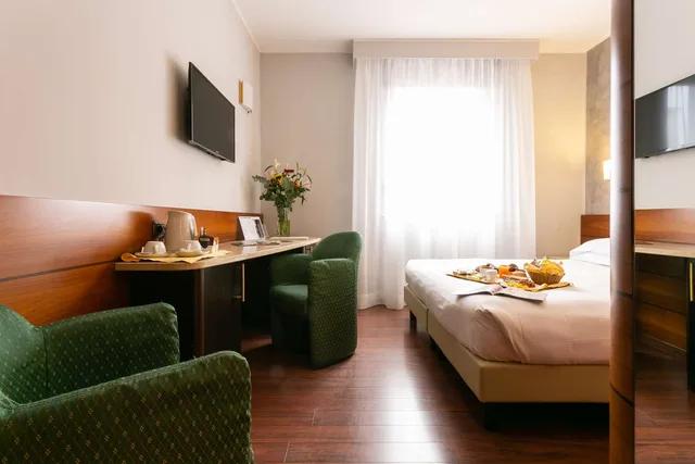 Standard, King Bed, Hotel Mirage Sure Hotel Collection By Best Western 3/6