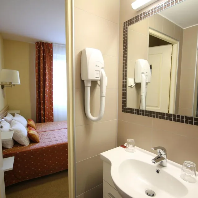 غرفة ثلاثية، Hotel Atlantic 6/10