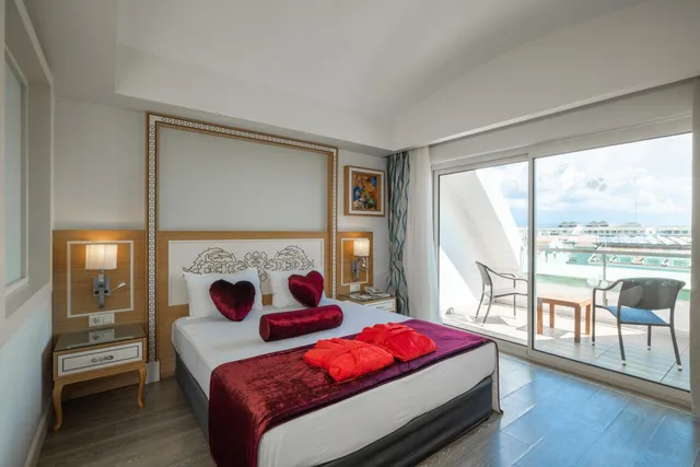 جناح بجاكوزي، Crystal Waterworld Resort and Spa 2/6