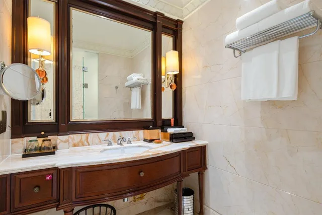 غرفة قياسية بسريرين منفصلين بإطلالة على الحديقة والبحر، Crowne Plaza Resort Sanya Bay 5/5