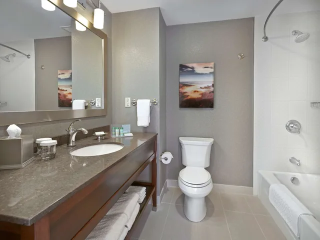 غرفة بسريرين كوين بغرفة نوم واحدة، HAMPTON INN BY HILTON HALIFAX DOWNTOWN 8/10