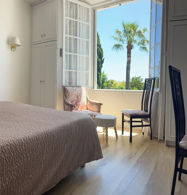 غرفة قياسية بسرير مزدوج بشرفة، Hôtel Des Mimosas 7/7