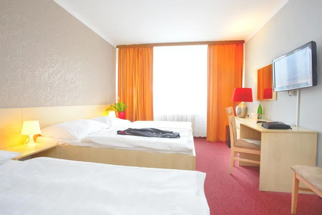 غرفة ثلاثية بسرير فردي، Hotel Charles Central 3/10