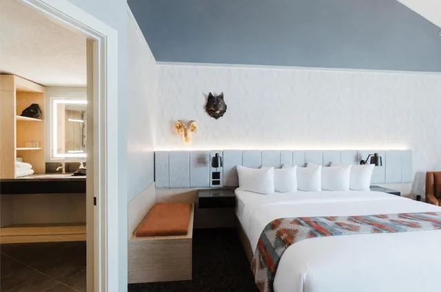 Loft, Suite, King Bed, Sofa، Everwild Canmore - Nordic Spa & Hotel 5/10