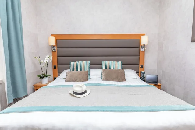 غرفة كلاسيكية بسريرين منفصلين، Le Grand Hotel Des Thermes 6/6