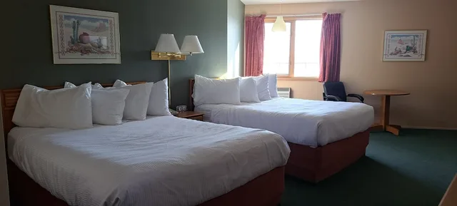 غرفة بسريرين كوين لذوي الإعاقة، Travelodge by Wyndham Lacombe 1/3