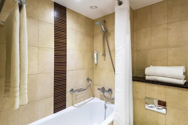 غرفة بريميوم بسرير كينج مع أريكة، Holiday Inn Brighton Seafront Hotel 3/3