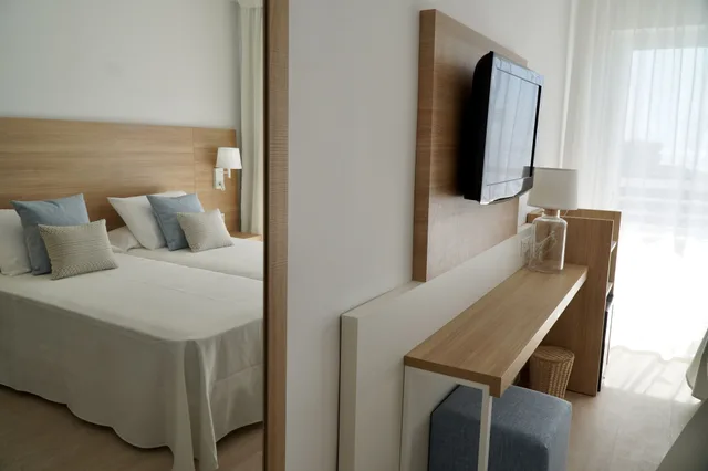 غرفة بسرير مزدوج بإطلالة على البحر، Hotel Cala Font 5/6
