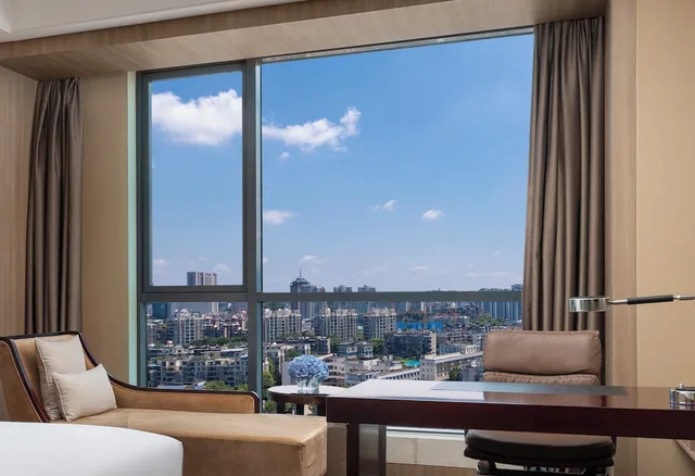 غرفة قياسية بسرير كينج في طابق مرتفع، CROWNE PLAZA YICHANG 7/9