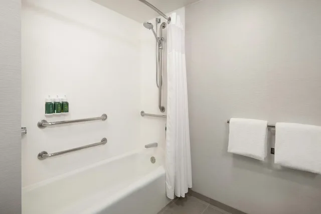 غرفة بسريرين كوين، Courtyard by Marriott Palm Springs 4/5