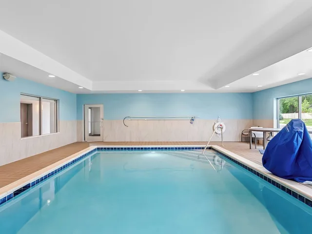 Holiday Inn Express Peotone، فرانكفورت 24/50
