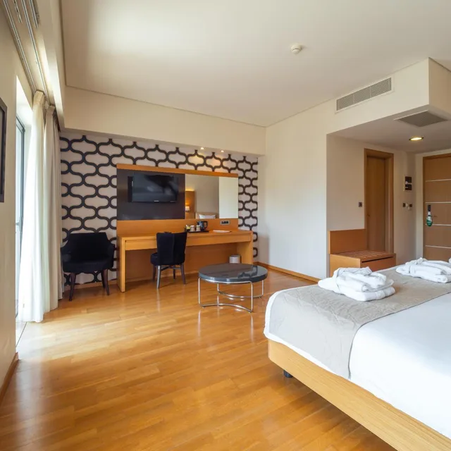 غرفة سوبيريور ثلاثية، ELEKTRA HOTEL & SPA 6/8