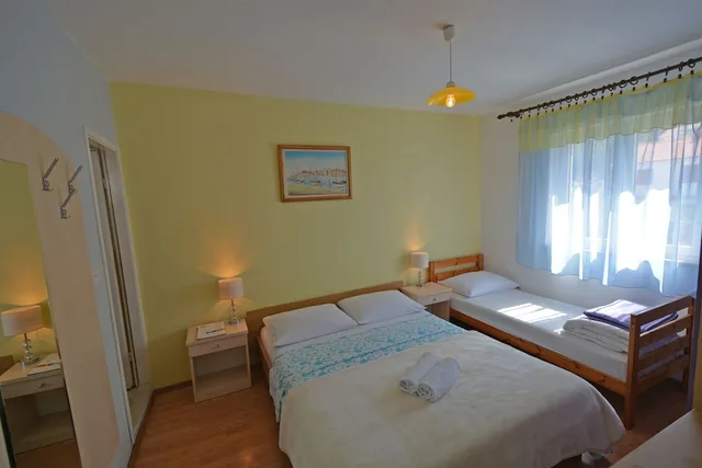 غرفة قياسية بسرير كوين بغرفة نوم واحدة مع أريكة، ROOMS SUNCE ISLAND RESIDENCE 2/4