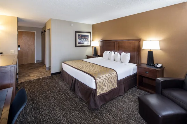 غرفة قياسية بسرير كينج، Best Western Ramkota Hotel 2/4