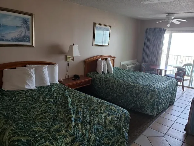 غرفة قياسية بسريرين كوين بإطلالة على البحر، The Seascape Inn 1/2