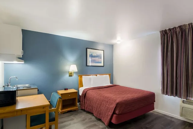 غرفة بسرير كوين لذوي الإعاقة، Rodeway Inn & Suites Sidney Historic Downtown I-80 1/2
