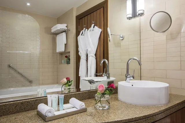 غرفة بسرير كينج، City Centre Rotana Doha 14/17