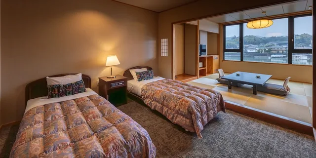 غرفة يابانية غربية بسريرين منفصلين وفرشتي فوتون، Mikuma Hotel 1/3