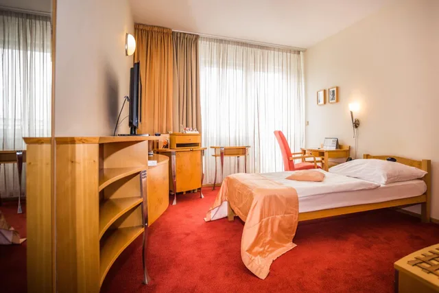 غرفة مفردة، Hotel SET 1/1