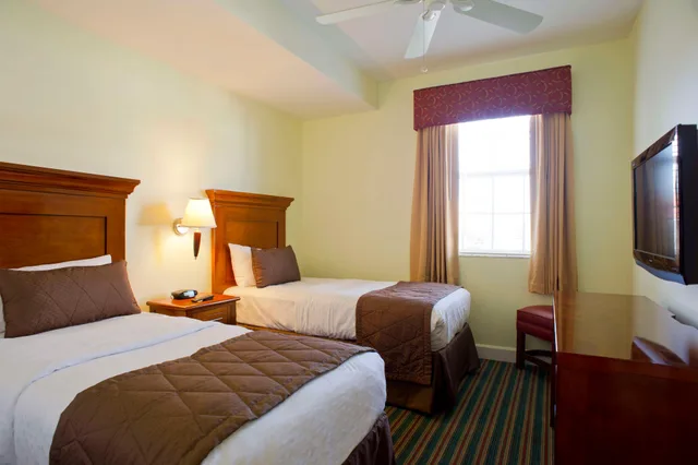 جناح بسريرين منفصلين وسرير كينج بغرفتي نوم مع أريكة، Hilton Vacation Club Grand Beach Orlando 12/16