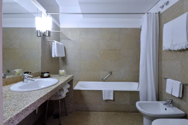 غرفة كلاسيكية عائلية بسرير مزدوج، Pousada Mosteiro De Guimaraes - Monument Hotel 4/4