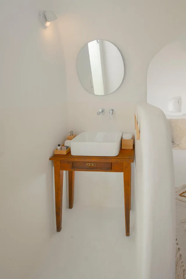 Cave, Junior Suite, 1 Double and 1 Single Bed, Indoor Jetted Tub، Nano Suites 2/3