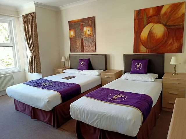 3 Rooms, Family, 1 Double and 1 Single Bed، Revado Hotel, Norwich City Centre 2/6