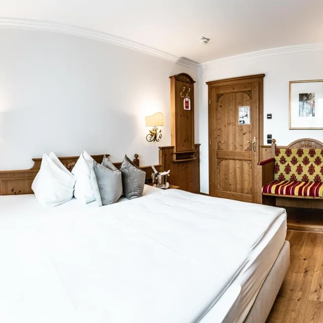 Deluxe, King Bed, Garden or Parking View، Hubertushof 1/10