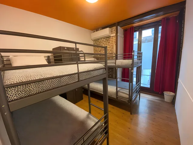 Mixed Dorm, 10 Beds, Shared Bathroom، Arc House Pop Art 1/1