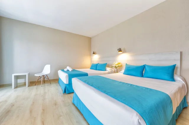 غرفة رباعية بسريرين مزدوجين، Alegria Maripins Hotel 2/6