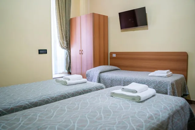 غرفة كلاسيكية ثلاثية، Hotel Ferrarese Roma 1/10