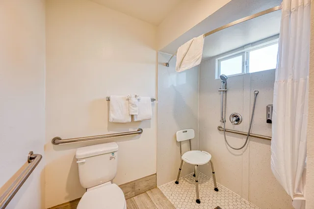غرفة قياسية بسريرين كوين لذوي الإعاقة، Vagabond Inn San Luis Obispo 5/6