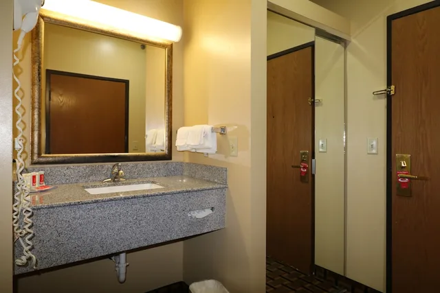 غرفة قياسية بسريرين كوين، Econo Lodge Lubbock I-27 4/4